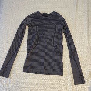 Lululemon long sleeve size 4